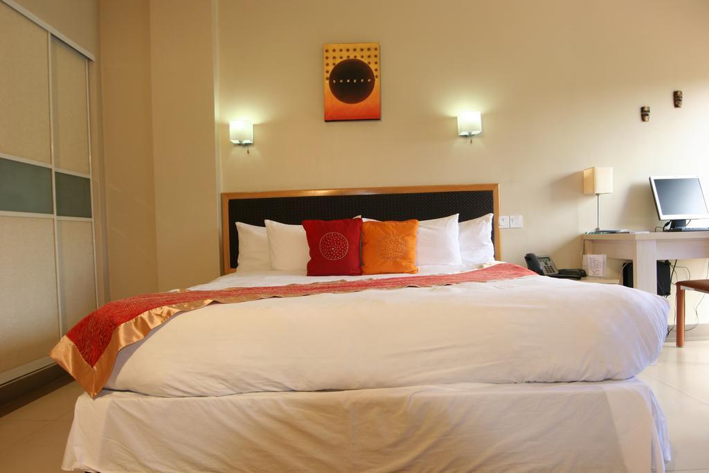 Metropole Hotel Кампала Экстерьер фото