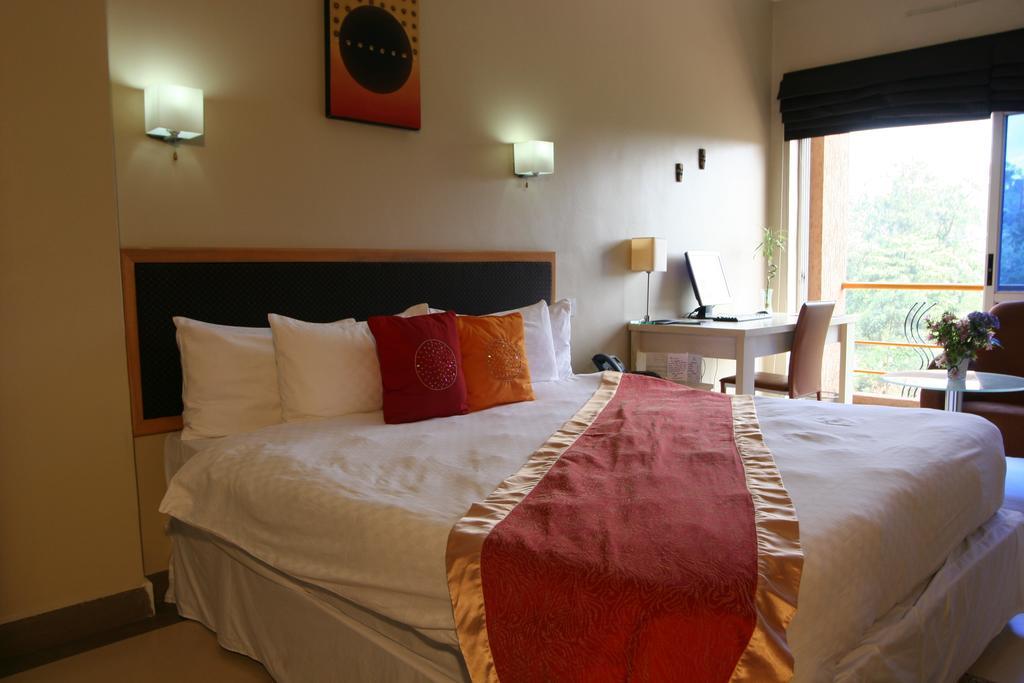 Metropole Hotel Кампала Экстерьер фото