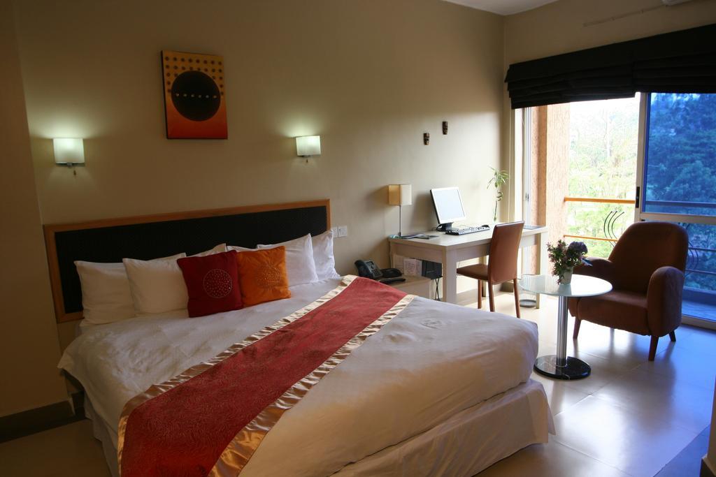 Metropole Hotel Кампала Экстерьер фото