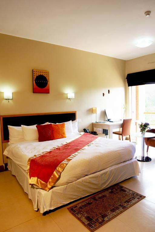 Metropole Hotel Кампала Экстерьер фото