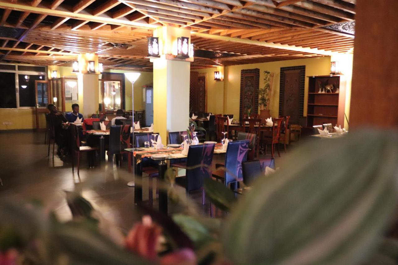 Metropole Hotel Кампала Экстерьер фото