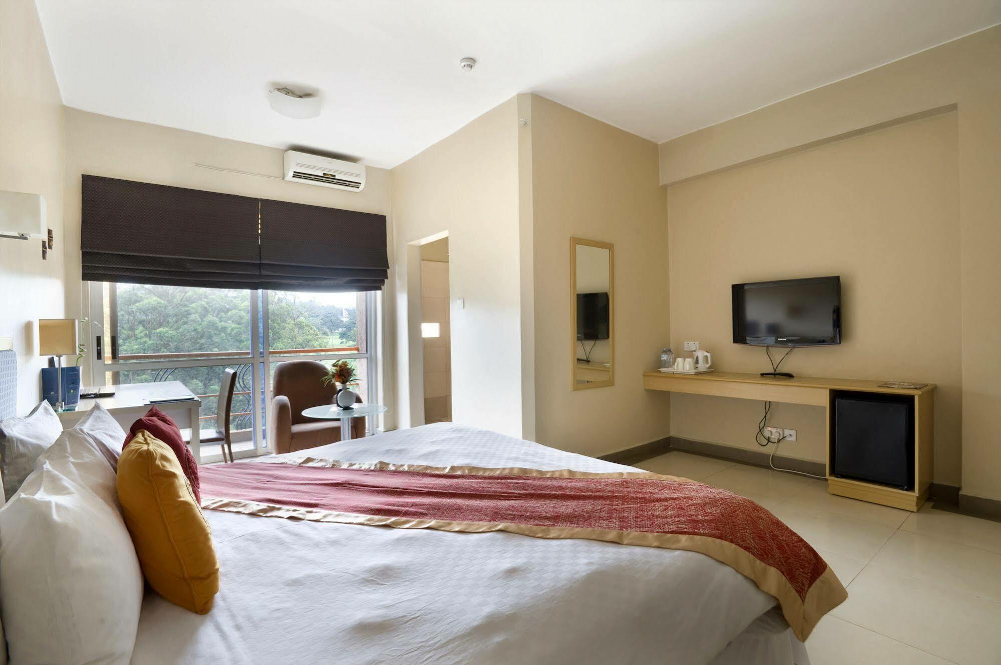 Metropole Hotel Кампала Экстерьер фото