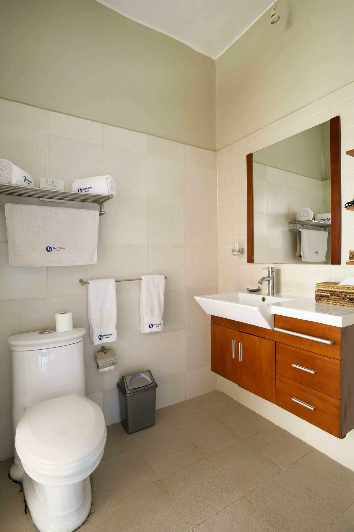 Metropole Hotel Кампала Экстерьер фото