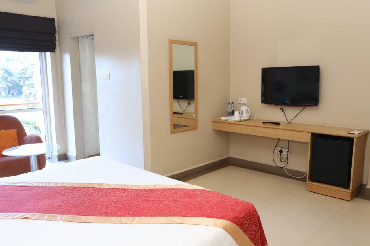 Metropole Hotel Кампала Экстерьер фото