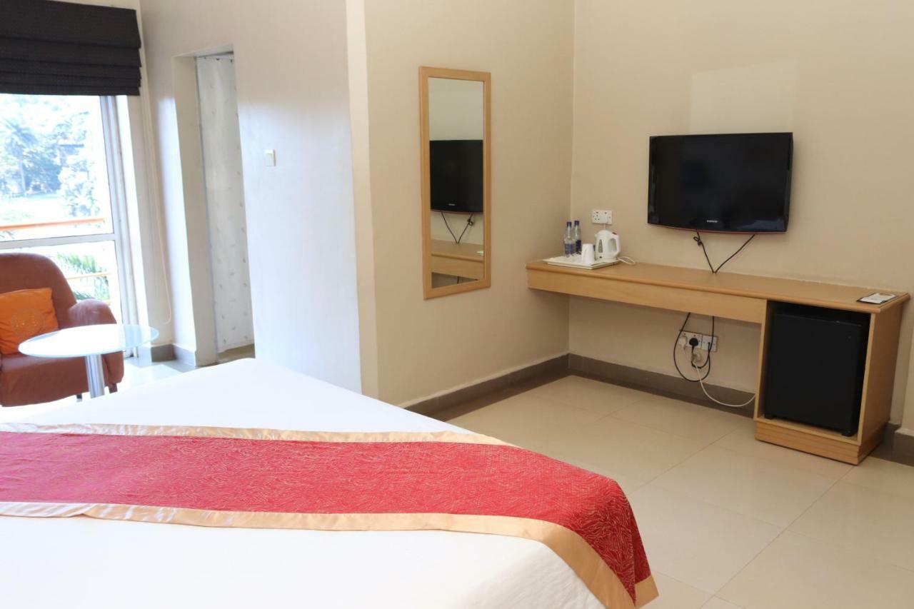 Metropole Hotel Кампала Экстерьер фото